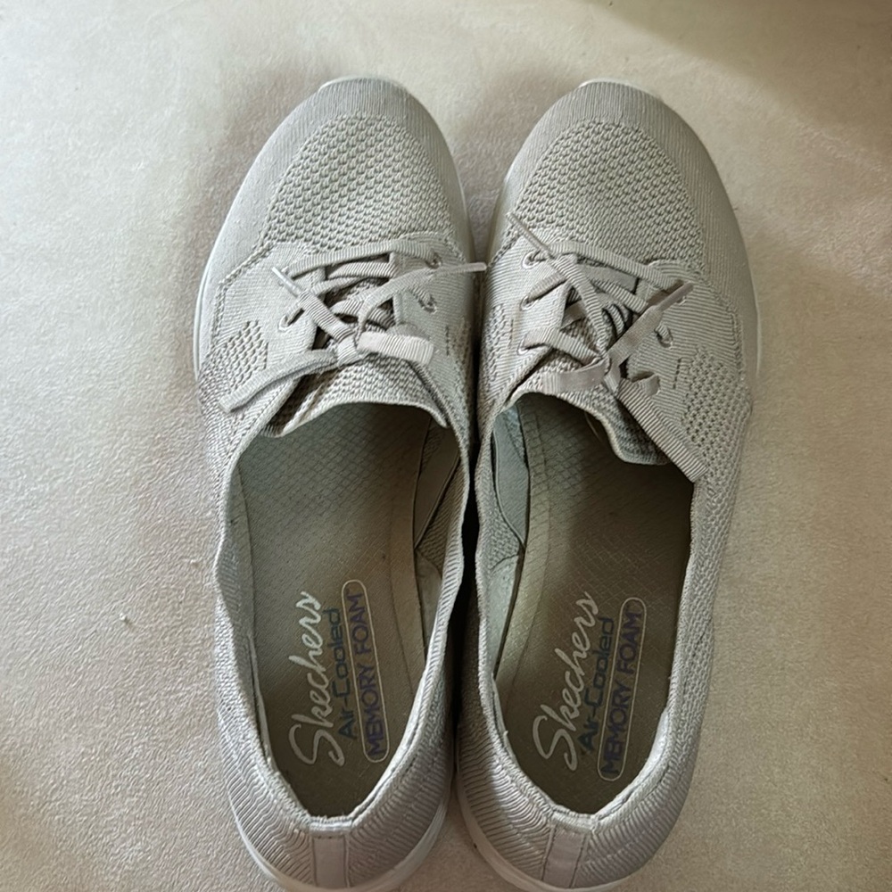 Skechers Memory Foam Slip On Shoes Sneakers Womens Size 10 Wide Gray Tan